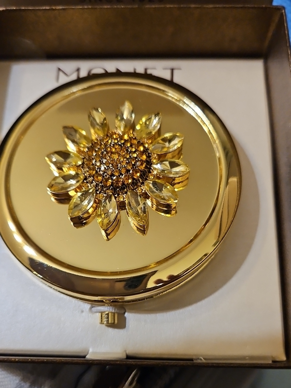 Monet Compact Double Mirror Gold Tone Daisy - Picture 2 of 2